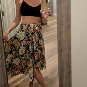Adjustable floral tie skirt